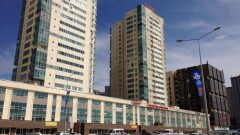 Девушка выпала с балкона жилого комплекса в Астане