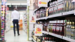 В Беларуси ввели ограничения на продажу алкоголя ночью, но уже через сутки отменили их