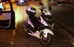 В Алматы из-за невнимательности пешехода скутеристы попали в ДТП 