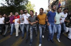 В Ереване протестующие отказались от встречи с президентом Армении