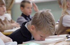 Если дети начнут учиться ранним утром, на первом уроке они будут спать – психотерапевт