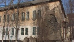 В Костанае дом с трещиной от фундамента до крыши не признают аварийным