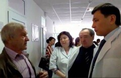 Аким ЗКО выслушал пенсионеров в поликлинике и решил реформировать здравоохранение области