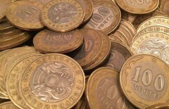 Доллар на бирже подорожал на 3 тенге