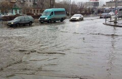 После ночного дождя Семей сравнивают с Венецией