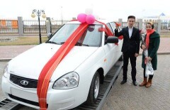 Самой молодой многодетной матери вместо желанного жилья Крымбек Кушербаев подарил "Ладу"