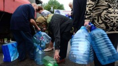 В пригороде Астаны люди выстаивают очереди за водой