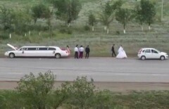 В Актобе из-за сломавшегося лимузина невеста едва не ушла с собственной свадьбы 