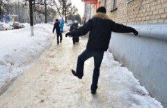 В Актобе от гололёда за сутки пострадали 172 человека