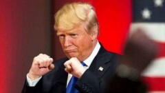 Трамп обрушился с критикой на ресторан, из которого выгнали его пресс-секретаря