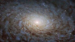 NASA показало снимок галактики, которая похожа на портал в другое измерение