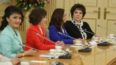 Нурсултан Назарбаев поздравил женщин с 8 Марта 
