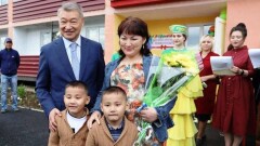 Многодетные семьи района Алтай ВКО получили ключи от квартир в новостройке