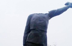 Памятник воину-освободителю в Костанайской области обезглавили ради меди