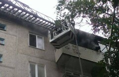 Жильцов пятиэтажного дома в Алматы эвакуировали из-за пожара 