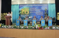 Полицейских Алматы наградили за спасение пожилой пары от неминуемой смерти 