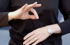 В Уральске одна из "Свидетелей Иеговы" досаждала проповедями глухонемым детям