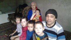Казахстанцы помогают семье, в которой растут Нурсултан, Имангали и Динмухамед 