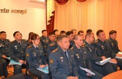 В ЗКО полицейских встречают молотком и кроют матом