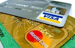 Выгода от зарплатных карт перевешивает их минусы