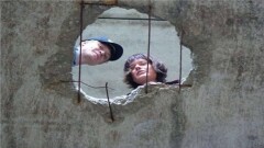 В Уральске из разрушающегося дома, где обвалился потолок, не переселяют жильцов