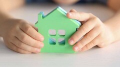Директор дома ребёнка в ВКО собирала деньги на нужды детей на свой личный счёт