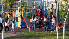 Как казахстанцы постепенно возвращаются к прежней жизни. Фоторепортаж