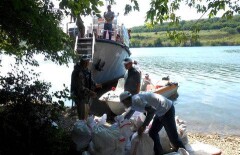 Отдыхающие завалили водоёмы ВКО тоннами мусора