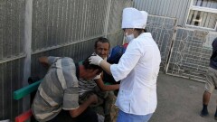 В Уральске помыли и причесали бездомных