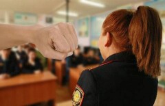 Женщина напала на школьного инспектора в Алматинской области