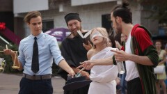 На Арбате в Алматы феминистки развязали Фемиде руки