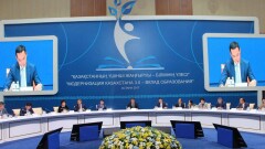 Мұғалімдердің тамыз конференциясы. Мектепте біраз өзгеріс бар. Әсет Исекешев те бір мектепке "қамқоршы" болды