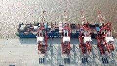 Крупнейший в мире контейнерный терминал без людей открыли в Китае
