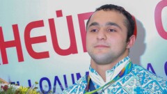 Олимпийский чемпион Ниджат Рагимов впервые за три года увидел отца в аэропорту Алматы