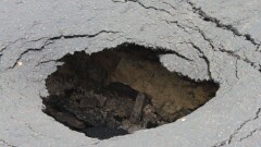 Глубокие провалы образовались на уложенной в прошлом году дороге в Шымкенте