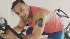 Илья Ильин показал, как быстро снимать с себя одежду в стеснённых условиях