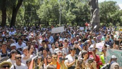 Токаев подписал поправки по вопросам проведения мирных собраний в Казахстане