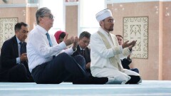 Токаев в мечети помолился о благополучии Казахстана
