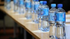 Из бутылки или из под-крана: какую воду советуют пить специалисты? 
