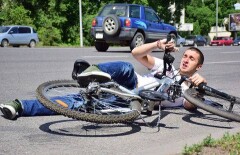 Казахстанских автолюбителей просят уважать велосипедистов