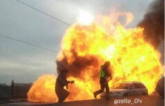 Горящий автомобиль на мосту создал километровые пробки в центре Актобе