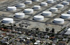 Цена на нефть падает из-за перенасыщения рынка