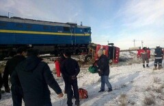 Водитель погиб на месте при столкновении газовоза с поездом в Мангистауской области