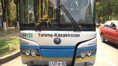 Четверых пассажиров автобуса госпитализировали после ДТП в Алматы