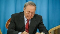 Назарбаев присудил премии, гранты и выразил благодарность журналистам