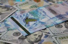 Тенге упал на утренней сессии KASE