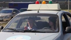 В спецЦОНе Актобе водители сдавали практический экзамен на права на неисправном автомобиле
