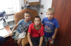 Плот из пенопласта развалился под детьми на реке в Павлодаре