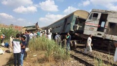 Египетский чиновник скончался от увиденного на месте крушения двух поездов
