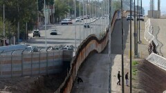 Мексика задумалась об ответных мерах на строительство "стены Трампа" 